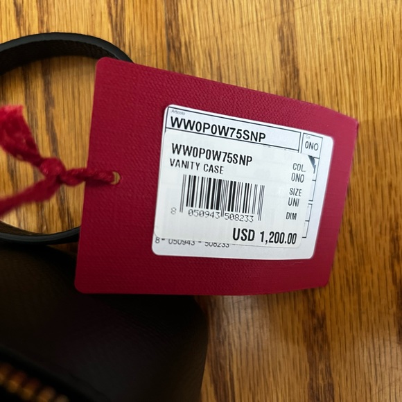 😊SOLD😊 Valentino Garavani Black V-Logo Leather Vanity Case Bag - Picture 7 of 11